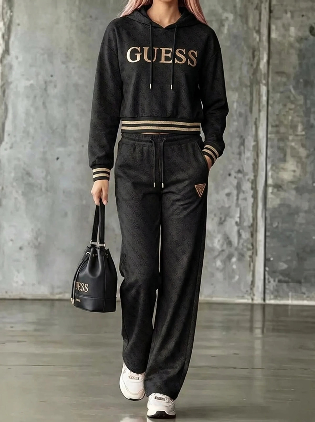 Coordinato Guess in puro cotone - Felpa + Pantalone IN OMAGGIO