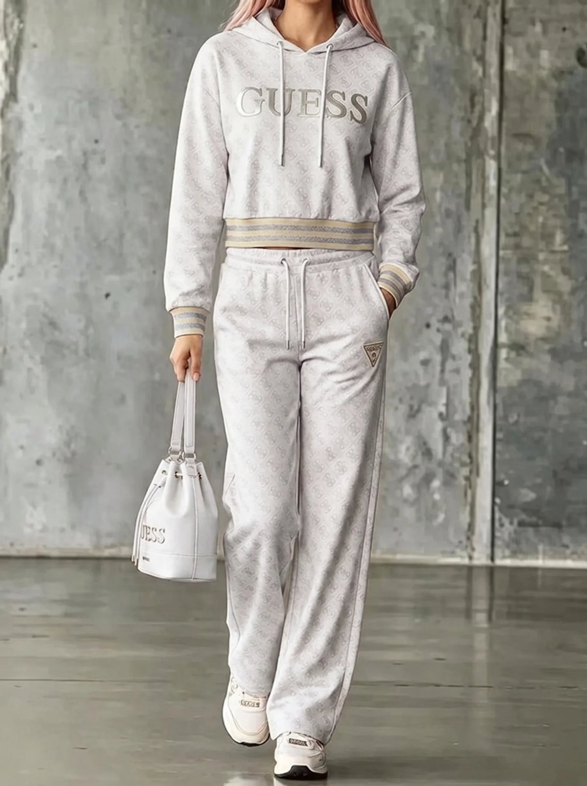 Coordinato Guess in puro cotone - Felpa + Pantalone IN OMAGGIO