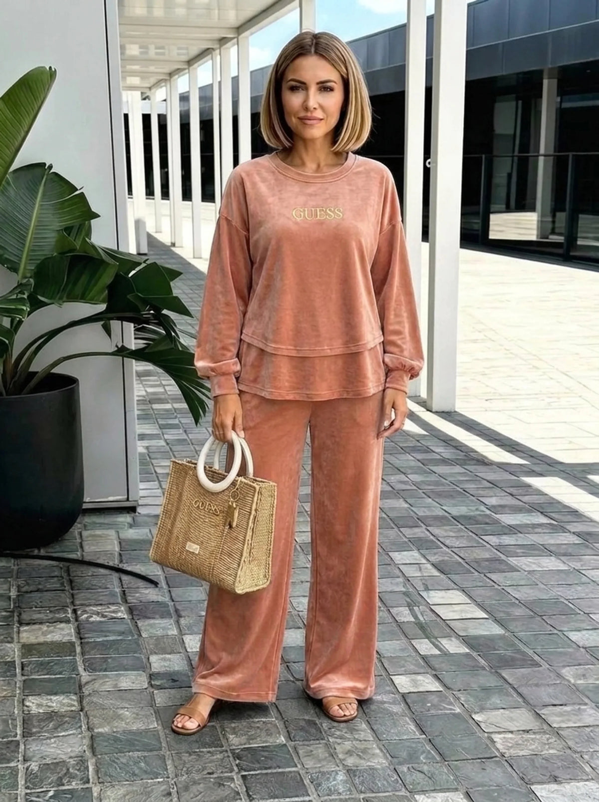 Coordinato Guess in cotone Vellutato - Maglia + Pantalone IN OMAGGIO