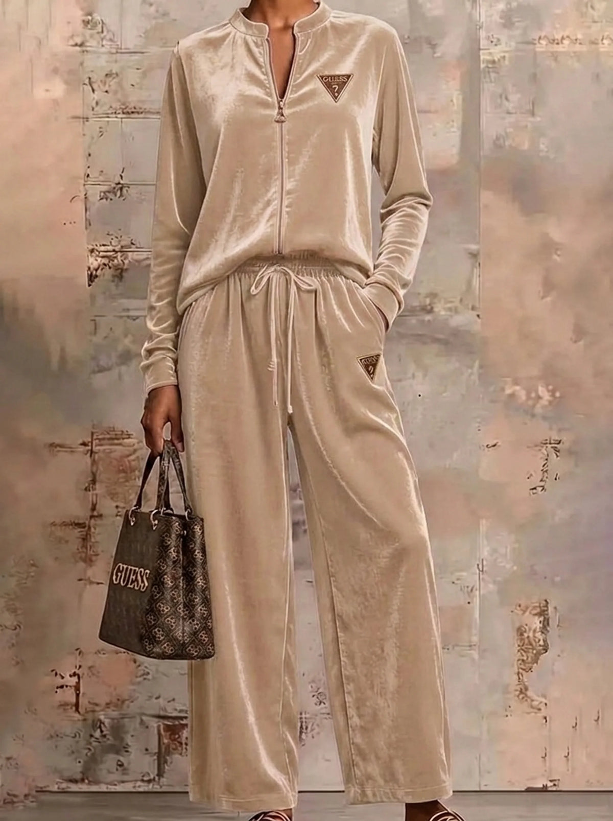 Coordinato Guess in cotone vellutato - Felpa + Pantalone IN OMAGGIO