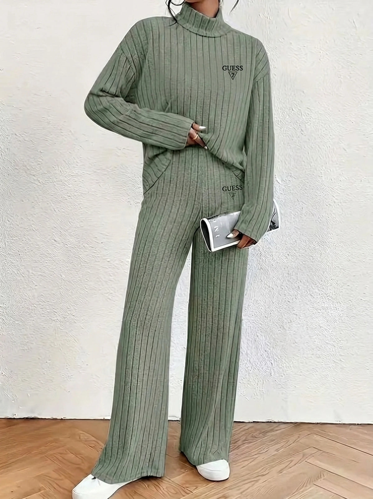 Coordinato Guess in cotone e lana - Felpa + Pantalone IN OMAGGIO