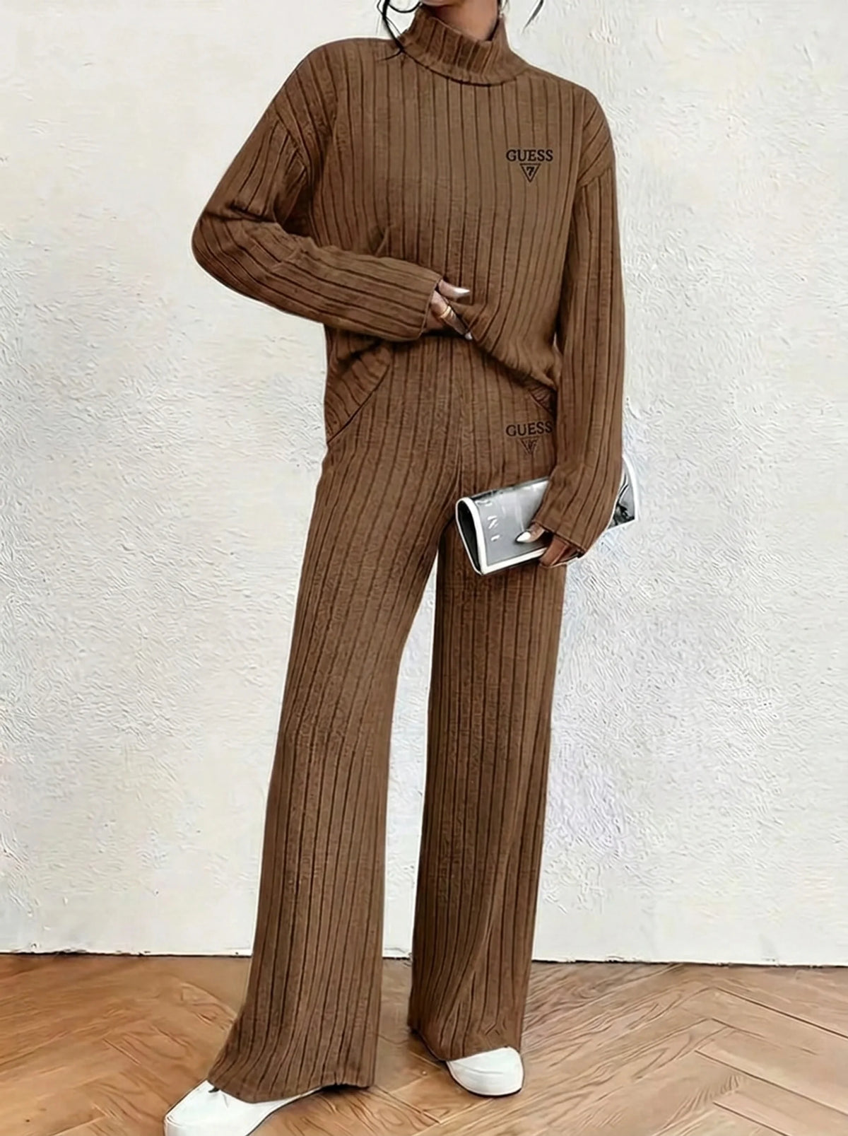 Coordinato Guess in cotone e lana - Felpa + Pantalone IN OMAGGIO