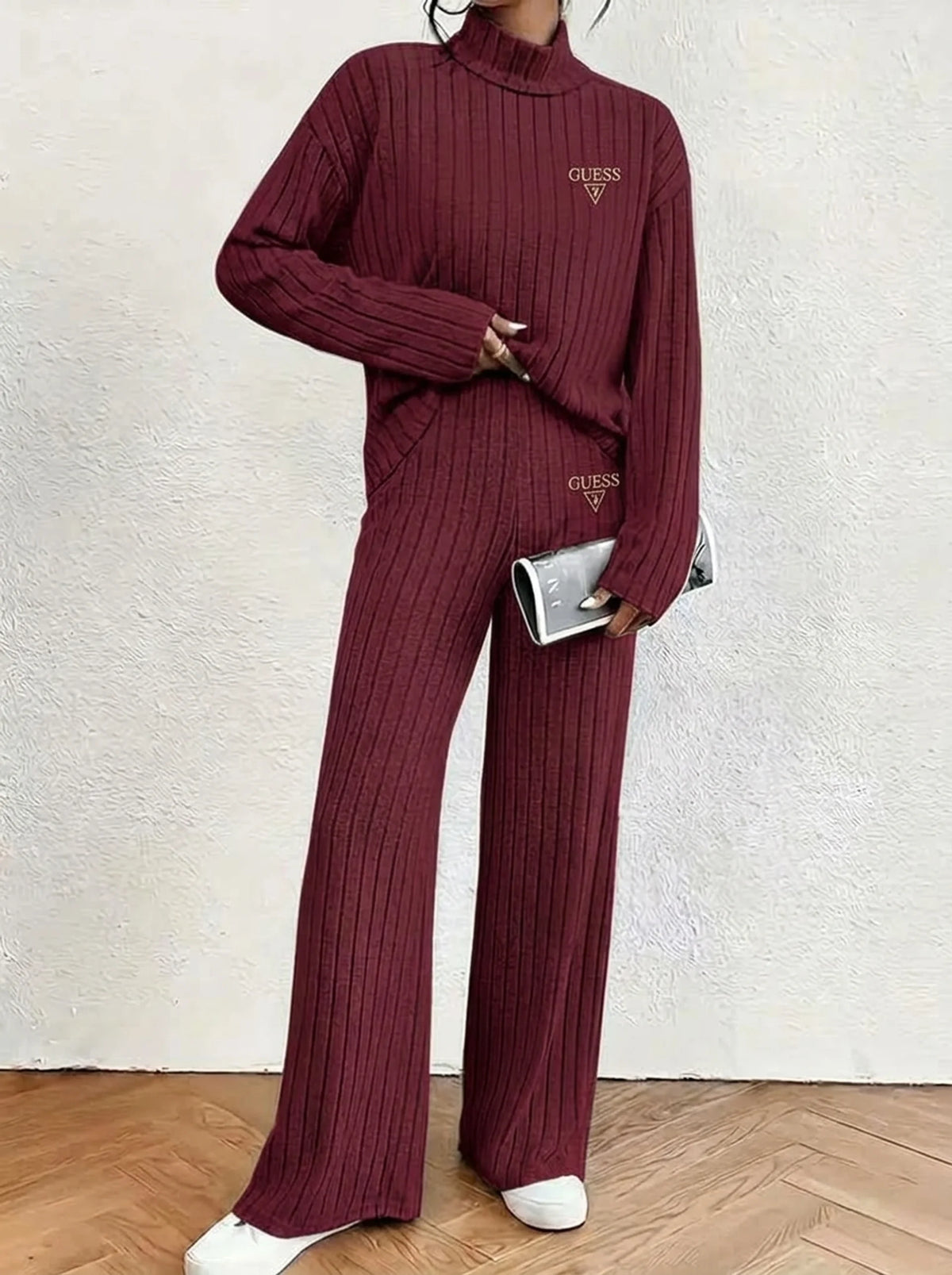 Coordinato Guess in cotone e lana - Felpa + Pantalone IN OMAGGIO