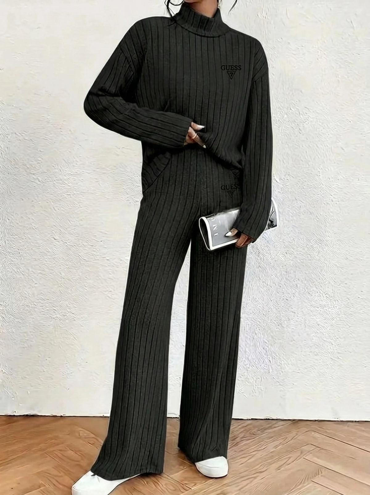 Coordinato Guess in cotone e lana - Felpa + Pantalone IN OMAGGIO